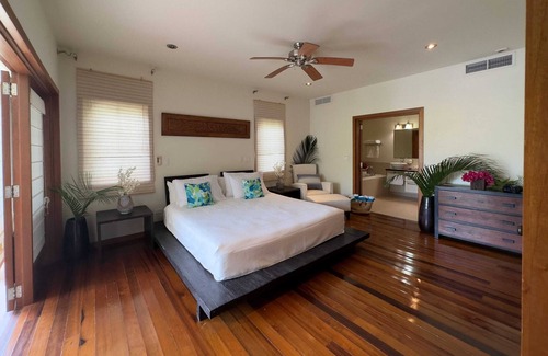 Freetown Apartamento | Stunning 1 Bedroom Hideaway Palm /Garden View