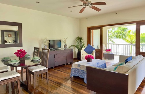 Freetown Apartamento | Stunning 1 Bedroom Hideaway Palm /Garden View