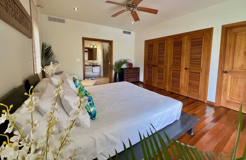 Freetown Apartamento | Stunning 1 Bedroom Hideaway Palm /Garden View
