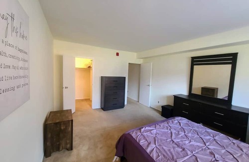 Elkins Park Apartamento | Stunning 1-bedroom condo available for both short and long-term