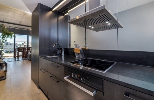 Kingston Apartamento | Stunning 1BR Apartment with Water Views