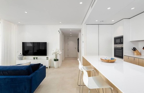 Ojen Apartamento | Stunning 2 bedroom Palo Alto, pool + gym RDR304