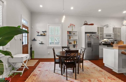 Faubourg Delachaise Casa | Stunning 2BD | Uptown-Music Vibes | Gated Parking
