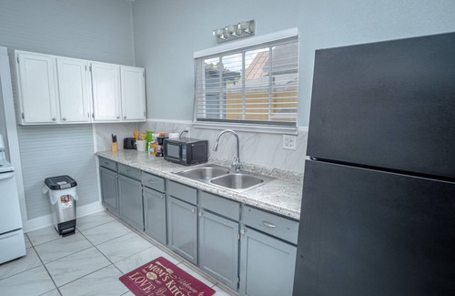 Five Points Apartamento | Stunning 2br/1ba Historic Pad Few Steps Downtown