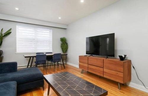 Cote-Des-Neiges—Notre-Dame-De-Grace Apartamento | Stunning 2BR on Walkley