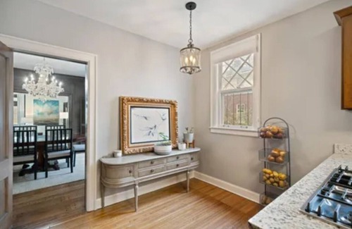 Memphis Casa | Stunning 3 bed, 3 bath house [sleeps 8] in Midtown, 2min drive to Rhodes College