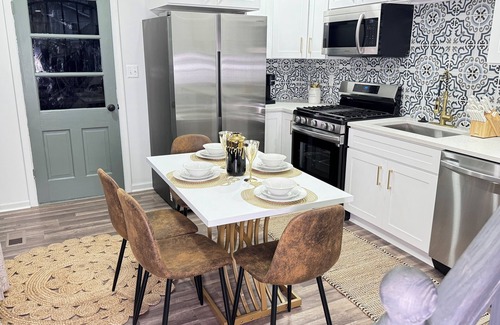Coral Hills Cama Y Desayuno | Stunning 3-bedroom stay on DC Edge