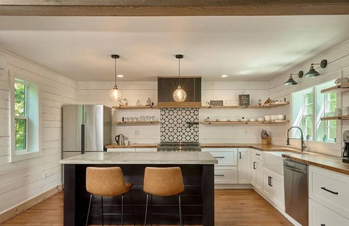 Margaretville Otro | Stunning 3-bedroom farmhouse in lovely Margaretville close to skiing & hiking