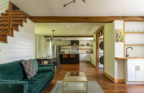 Margaretville Otro | Stunning 3-bedroom farmhouse in lovely Margaretville close to skiing & hiking
