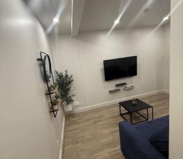Cote-Des-Neiges—Notre-Dame-De-Grace Apartamento | Stunning 3-Bedroom Home in MTL NDG