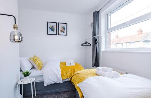 Leeds Casa | Stunning 3 br house near Leeds City Centre with Free Parking