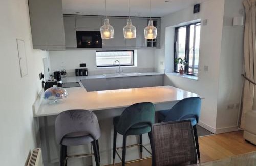 Peninsula Apartamento | Stunning 3 Double Bedroom Apt in Greenwich near O2