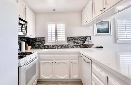 Hollywood Casa | Stunning 360° Water Views, Steps to the Beach, Pet-Friendly & Kayak Access!