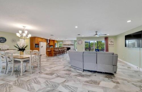 Clearwater Casa | Stunning 3BR Home offers water view Minutes to the Beach