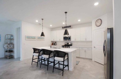Lakewood Ranch Casa | Stunning 3BR pool home in resort like Lorraine Lakes - Casa De Bleu
