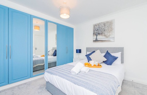 Milton Keynes Apartamento | Stunning 4 Bed Home with Free Parking, Fast WiFi, and Pool Table