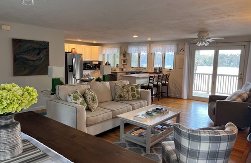 East Falmouth Casa | Impresionante frente a la playa privada de agua dulce de 4 dormitorios