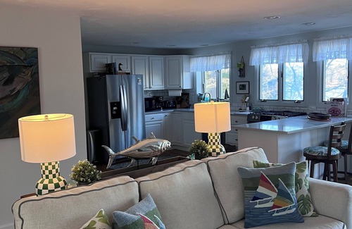 East Falmouth Casa | Impresionante frente a la playa privada de agua dulce de 4 dormitorios