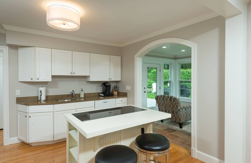Andover Casa | Impresionante 4 habitaciones, 2. 5 baños colindan con la Academia Phillips, a pie de la ciudad y el tren