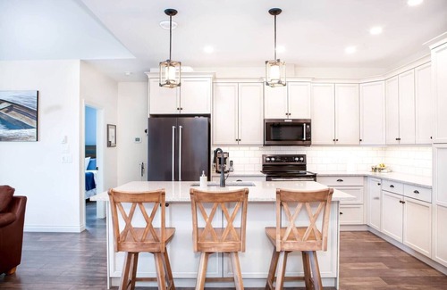 Okanagan-Similkameen Casa | Stunning 4-Bedroom Lakefront Retreat – Sleeps 10