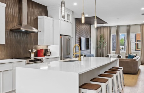 Madison Casa | Stunning 4 Bedroom/ 4.5 Bath Home w/Rooftop Deck!