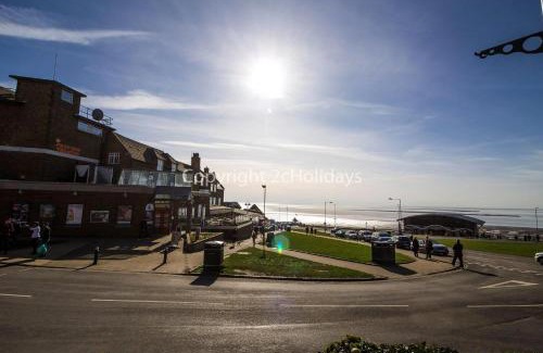 Hunstanton Cabina | Stunning 4 Berth Lodge With Decking At Manor Park In Hunstanton Ref 23173K