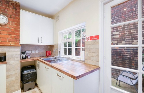 Reading Casa | Stunning 4 Storey House in Reading w/ Parking, Garden, WiFi, Netflix & PS4!