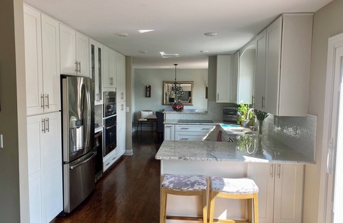 Dicken Casa | Stunning 4BR family home with HOT TUB and LAKE – Walk to the Big House!!