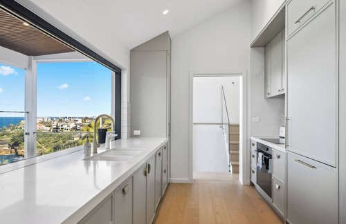 Maroubra Apartamento | Stunning 4BR Waterfront House w/pool in Sth Coogee