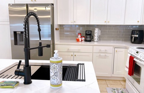 Southeast Arlington Casa | Stunning 4Br2Ba. Pets Friendly. Extended Stay welcome!