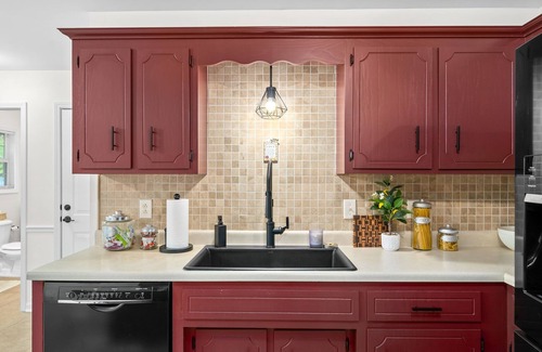 Clarksville Casa | Stunning 5 Bed 2.5 Bath in the Heart of Clarksville