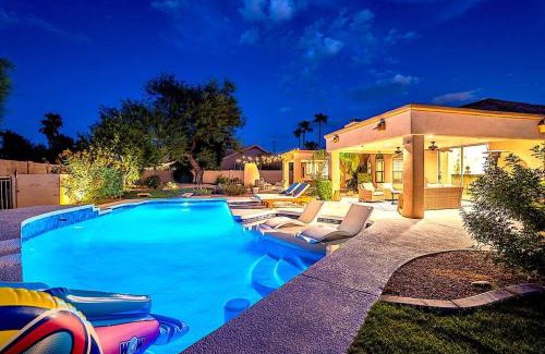 Central Scottsdale Apartamento | Stunning 5 Bed Luxury Oasis Heated Pool Hot Tub