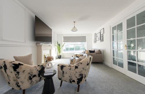 Hylands Casa | Stunning 5 bedroom detached house in Hornchurch