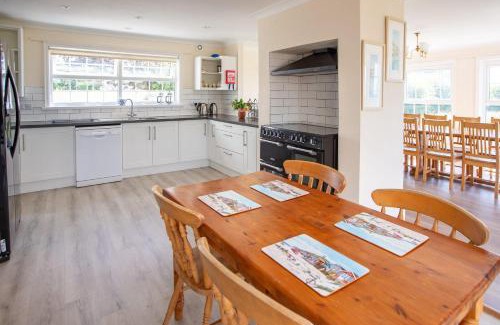 Widemouth Bay Casa | Stunning 6 Bedroom Cottage near Cornish Coast