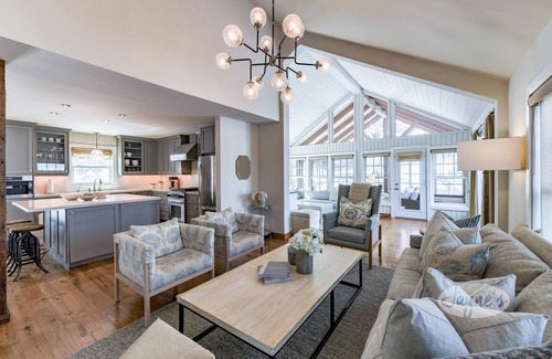 Muskoka Lakes Cabaña | Stunning 7 bed 5 bath property on Lake Muskoka! Boathouse! Bunkie! Hot Tub!