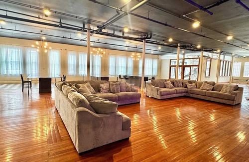 Yankton Apartamento | Stunning 9 bedroom VRBO nestled in the heart of historic downtown!