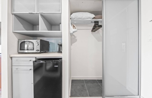 Ala Moana Condominio | Stunning Ala Moana 1BR W| Balcony & Mountain/City Views