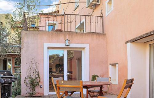Bellegarde-sur-Valserine Apartamento | Stunning Apartment In Villes Sur Auzon