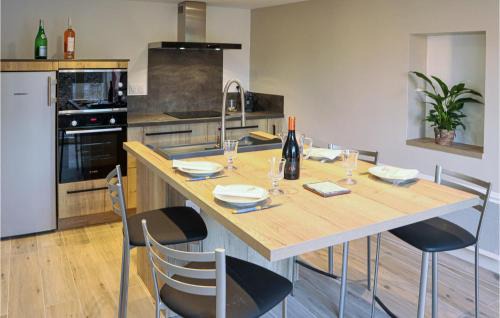 Bellegarde-sur-Valserine Apartamento | Stunning Apartment In Villes Sur Auzon