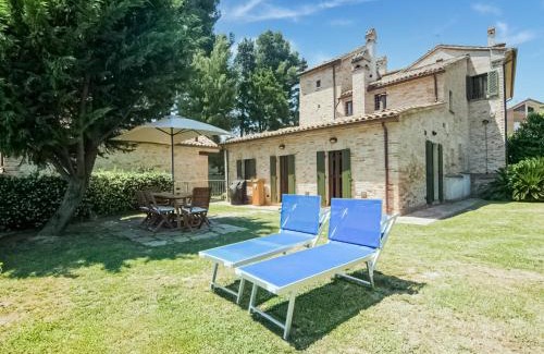 Mombaroccio Apartamento | Stunning Apartment in Mombaroccio near Metauro River