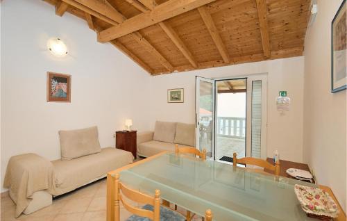 Saplunara Apartamento | Stunning Apartment In Saplunara