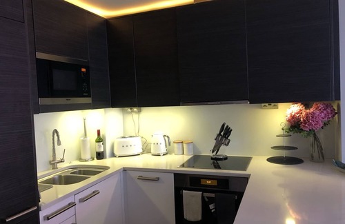 Sands End Apartamento | Stunning apartment with hot tub, by Chelsea Harbour.