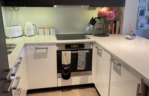 Sands End Apartamento | Stunning apartment with hot tub, by Chelsea Harbour.