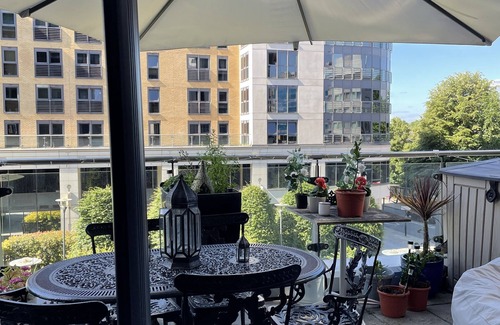 Sands End Apartamento | Stunning apartment with hot tub, by Chelsea Harbour.