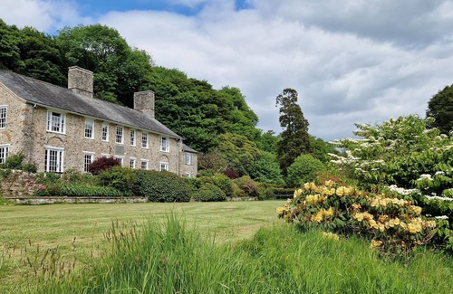 Honiton Casa | Stunning Arts and Crafts family home Outstanding views tennis court