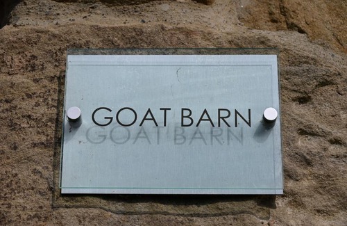 Woodhorn Casa | Stunning Barn Conversion next to Horse Field sleeps 10