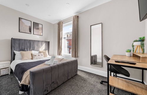 Bolton Casa | Stunning Bolton Abode – Pool Table & Free Parking