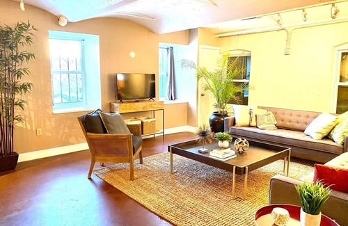 Albany Apartamento | Stunning Bungalo-style Loft in Albany's Warehouse District!