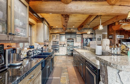 Leadville Casa | Stunning Cabin with wifi, mountain views, private hot tub & secluded location