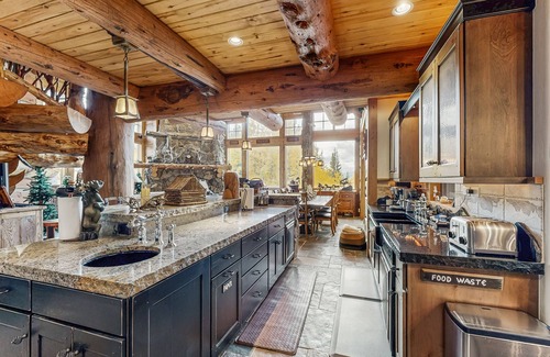 Leadville Casa | Stunning Cabin with wifi, mountain views, private hot tub & secluded location
